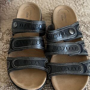 Clarks Lesia Black Cutout Leather Slides Size 9